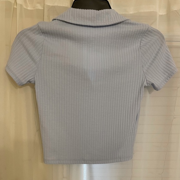 Hollister preppy collared cropped baby tee in light blue - Picture 2 of 3
